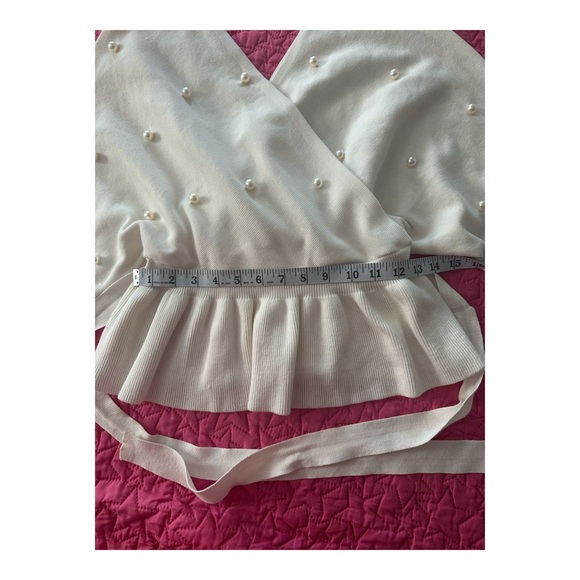Beautiful pearl sweater
Zise M - Picture 8 of 12